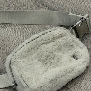 Lululemon belt bag 1L
